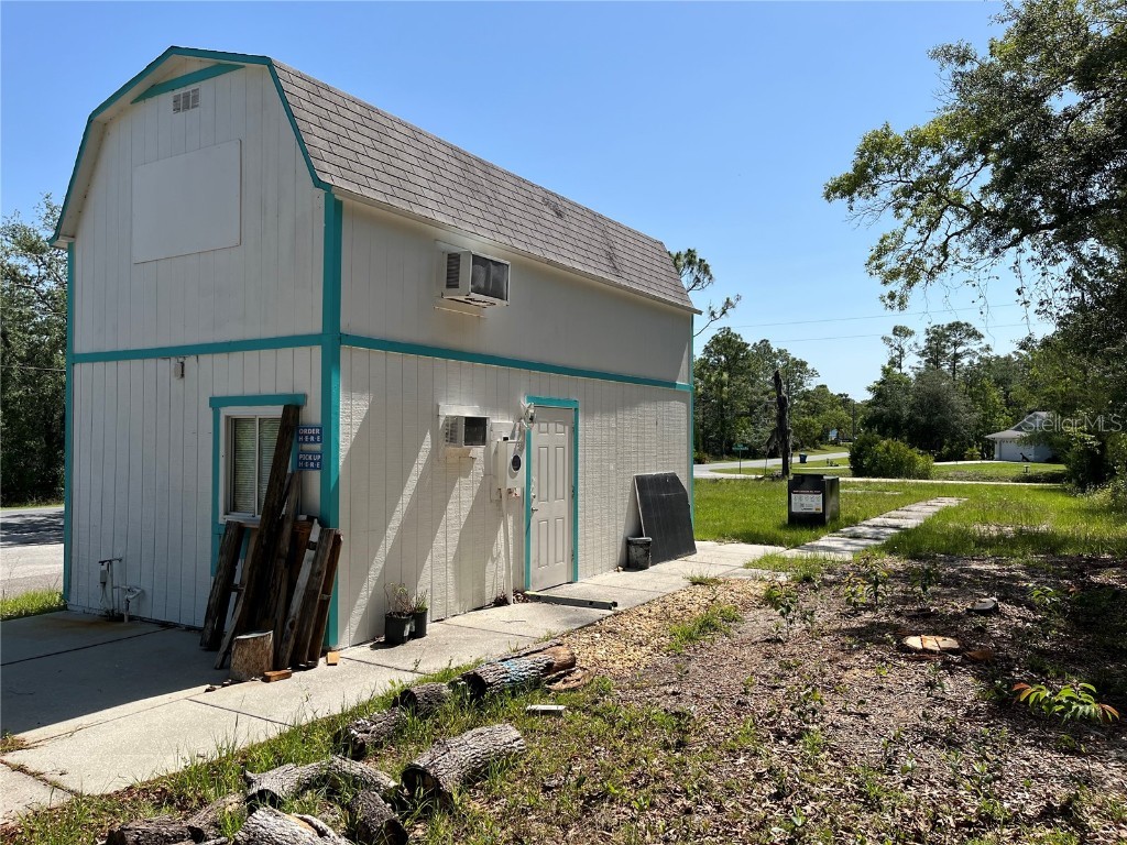 18132 Commercial Way Weeki Wachee FL 34614 W7877158 image2