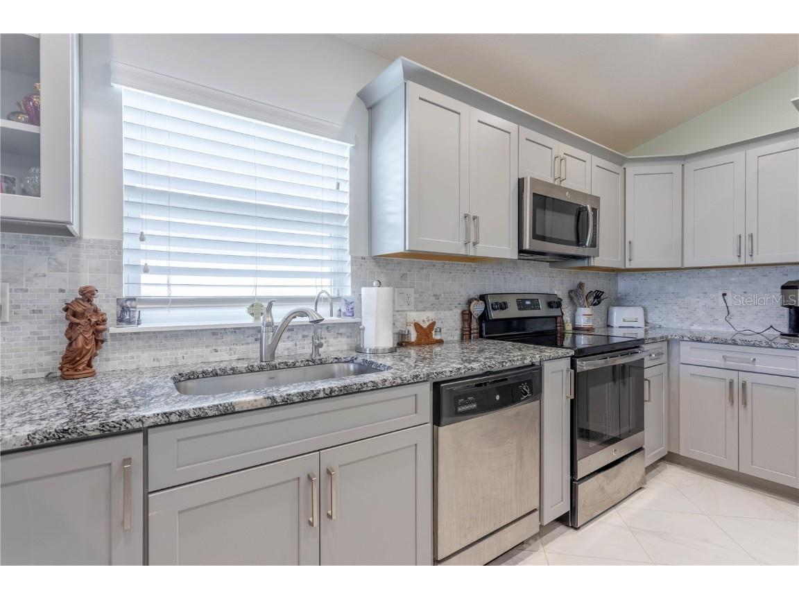 18134 Eagles Way Deer Island FL 32778 - LAKE DORA & LAKE BEAUCLAIR TB8442414 image6