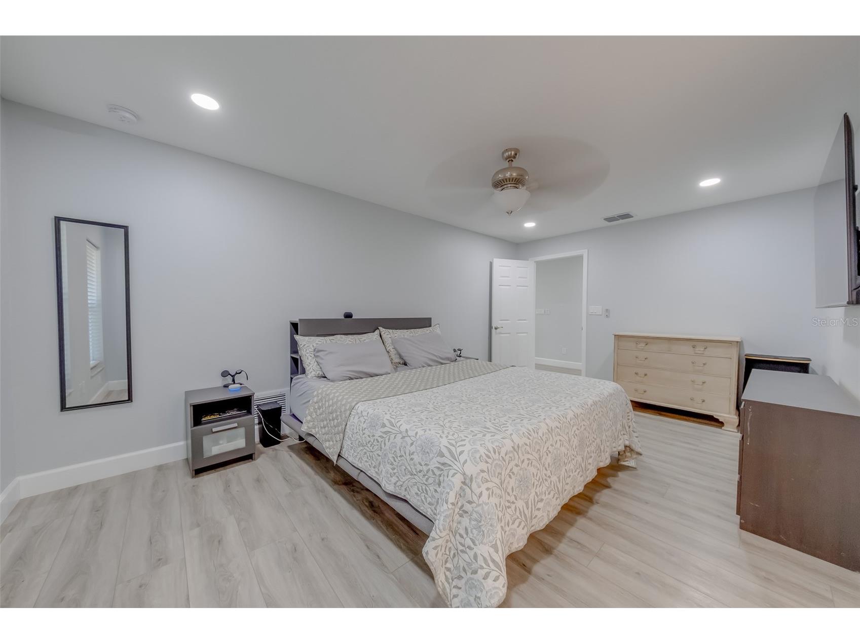1814 Sylvan Drive Clearwater FL 33755 TB8466672 image15