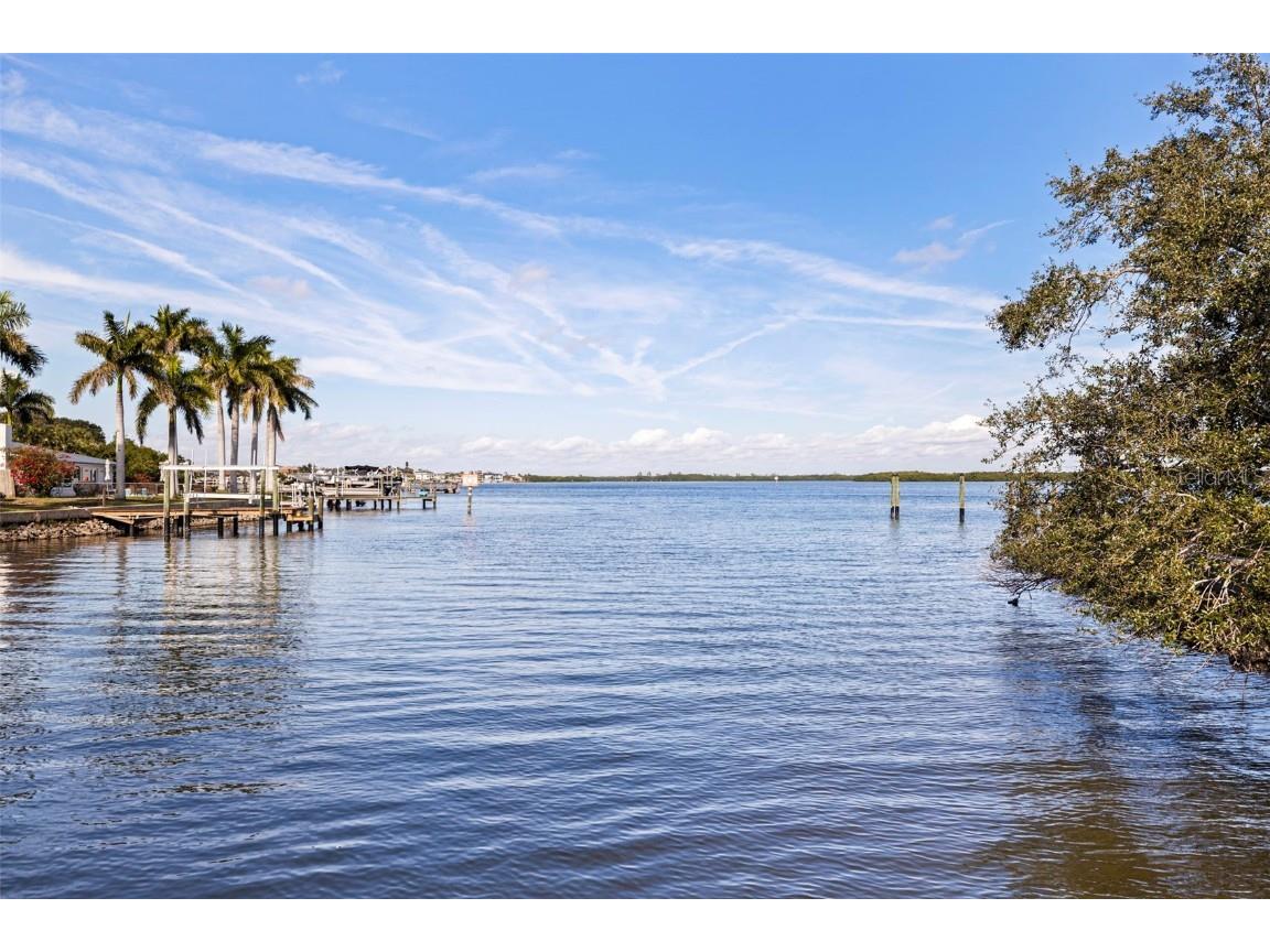 1815 Bayou Grande Boulevard NE Saint Petersburg FL 33703 - TAMPA BAY TB8460108 image81