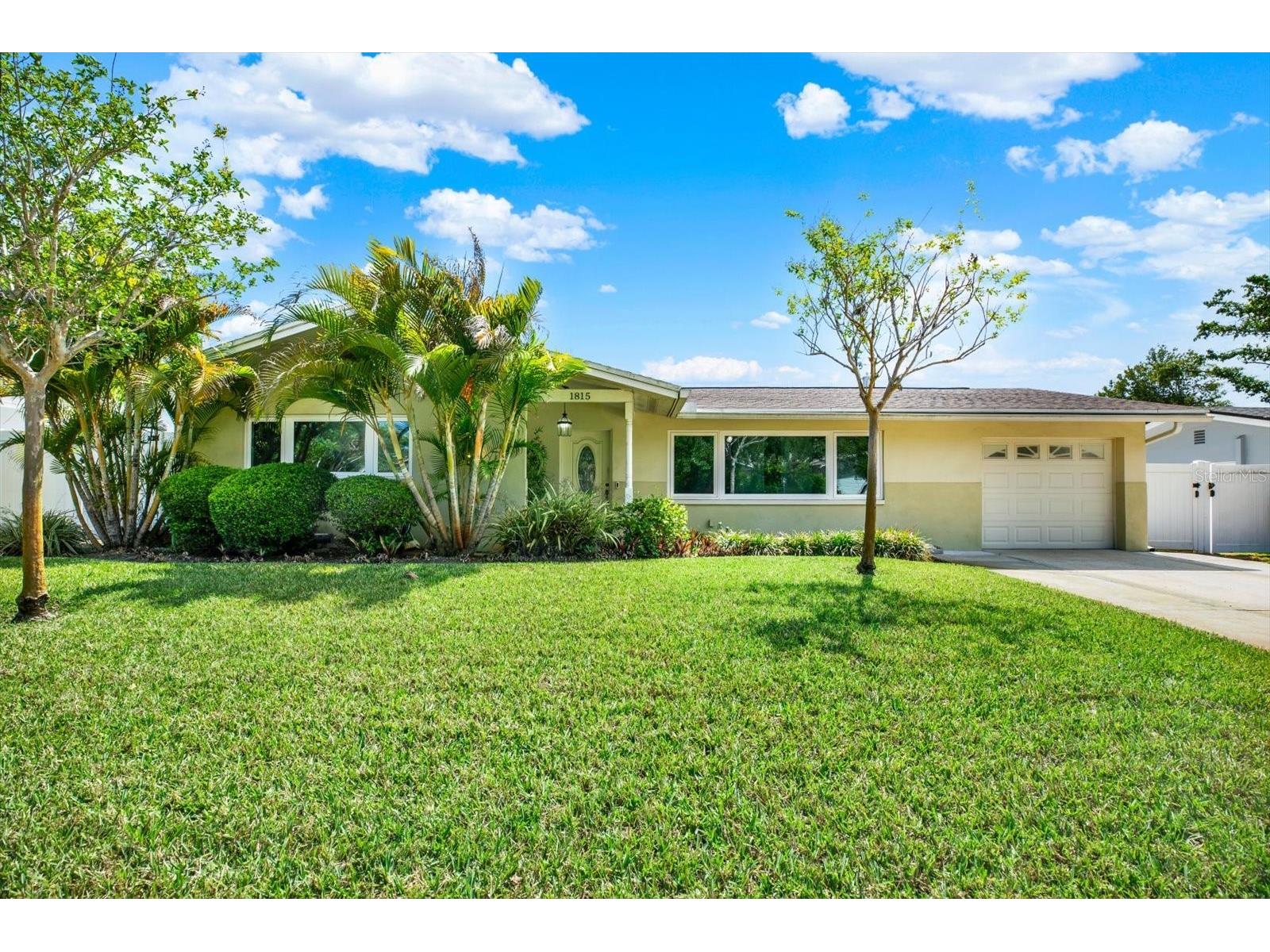 1815 Chateau Drive E Clearwater FL 33756 TB8498397 image1