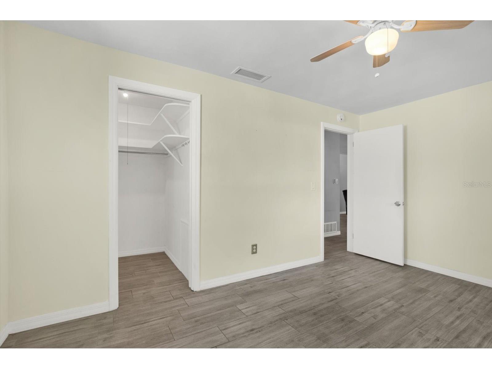1815 Chateau Drive E Clearwater FL 33756 TB8498397 image12