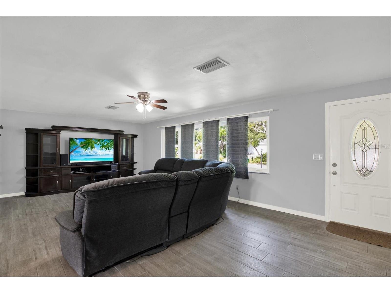 1815 Chateau Drive E Clearwater FL 33756 TB8498397 image2