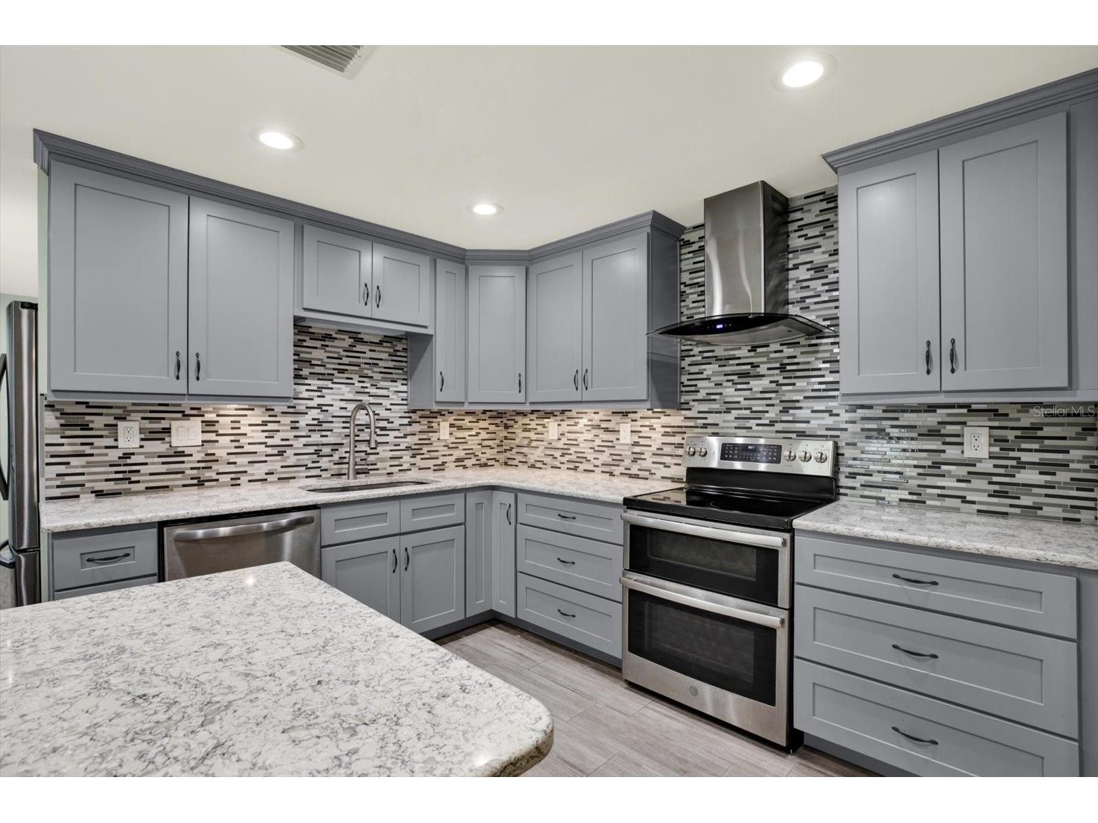 1815 Chateau Drive E Clearwater FL 33756 TB8498397 image4