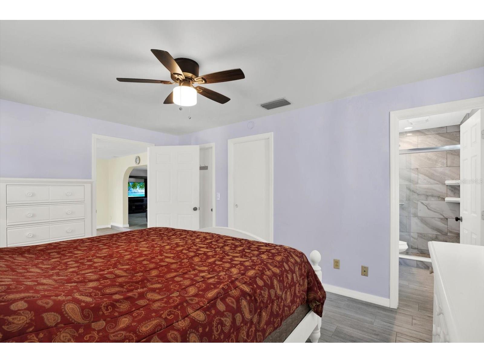 1815 Chateau Drive E Clearwater FL 33756 TB8498397 image9