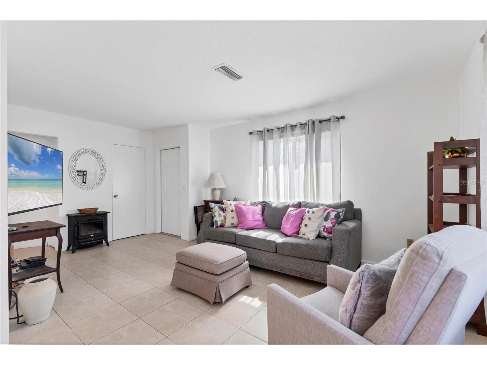 1815 Roxane Way #65 Sarasota FL 34235 A4694305 image4