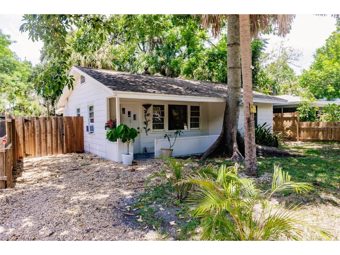 1817 Edgewater Drive Sarasota FL 34234 A4578510 image1