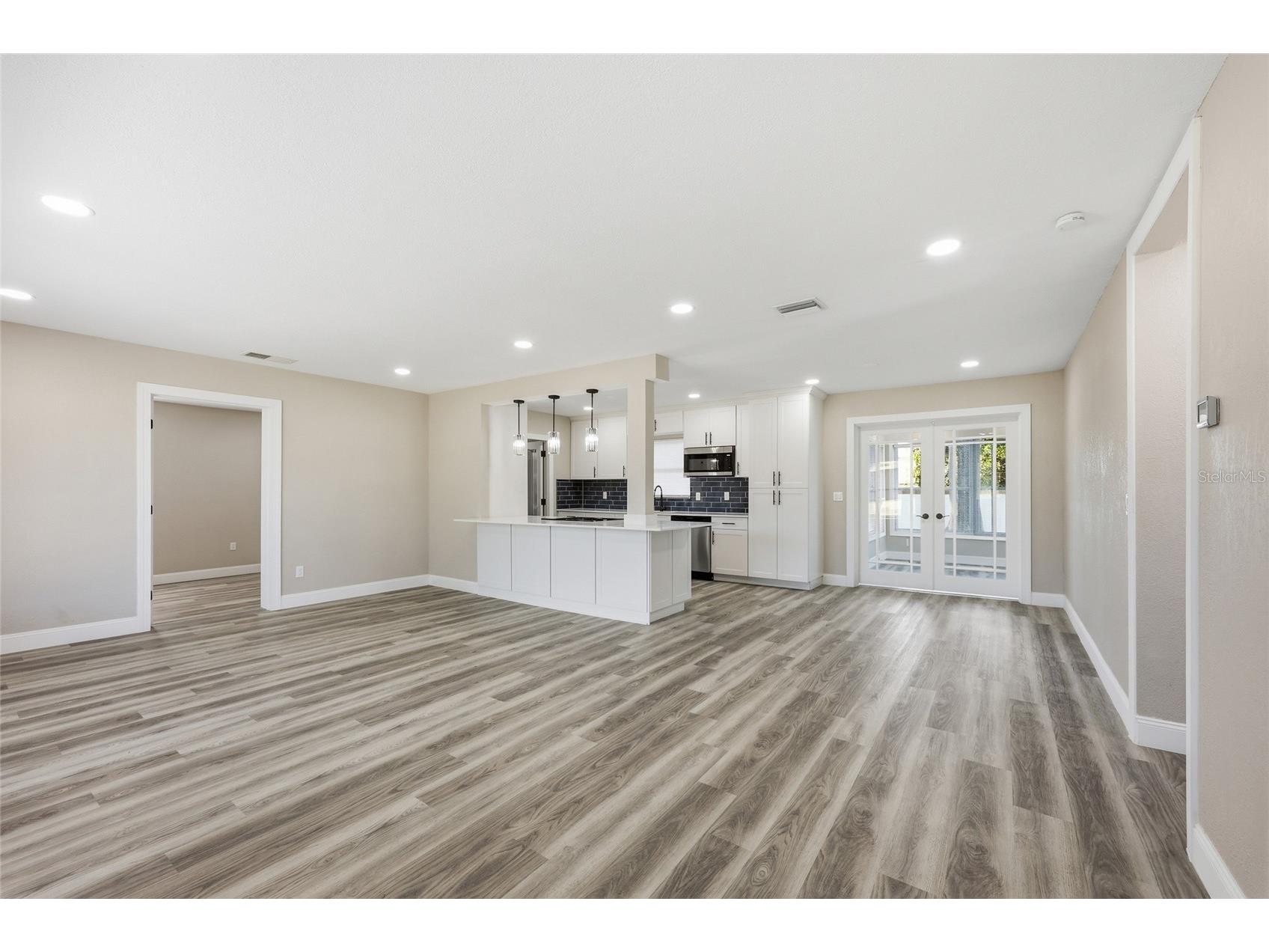 1817 Hunt Lane Clearwater FL 33764 TB8491229 image4