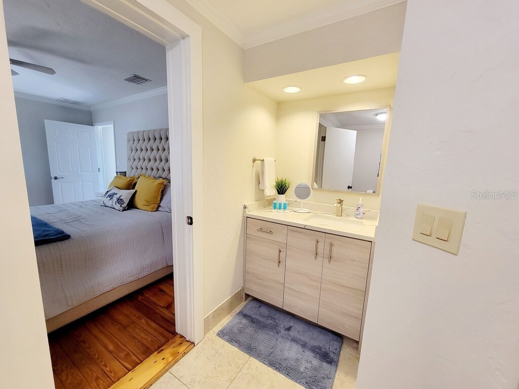 1817 Ivanhoe Street #A&B Sarasota FL 34231 A4583147 image16