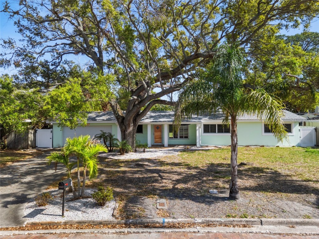 1817 Santa Barbara Drive Dunedin FL 34698 TB8351443 image1