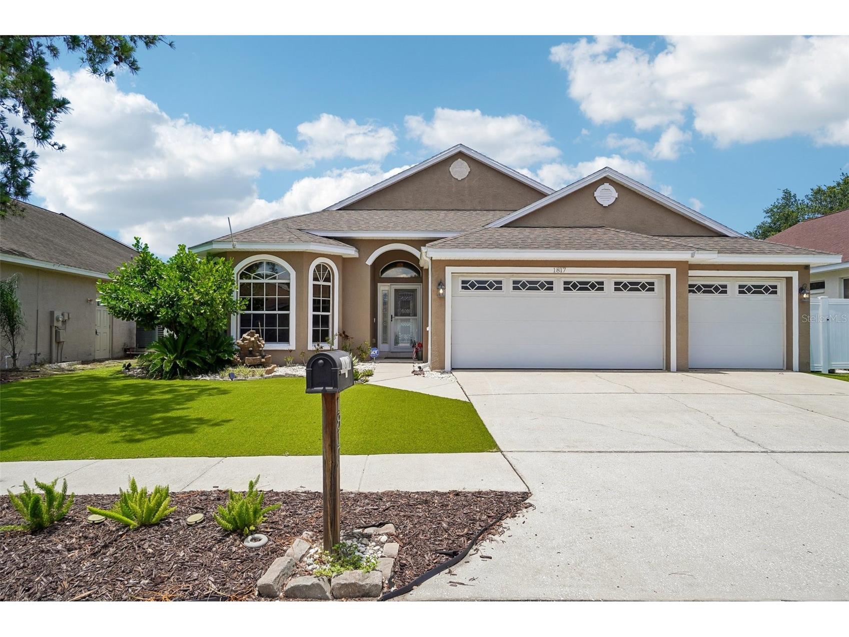 1817 Wood Bend Street Tarpon Springs FL 34689 TB8513817 image1