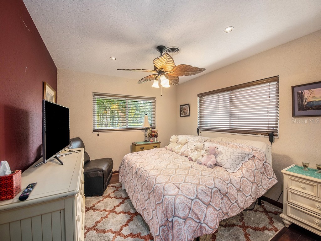 1818 Dolphin Boulevard S Saint Petersburg FL 33707 - BOCA CIEGA BAY TB8344834 image16