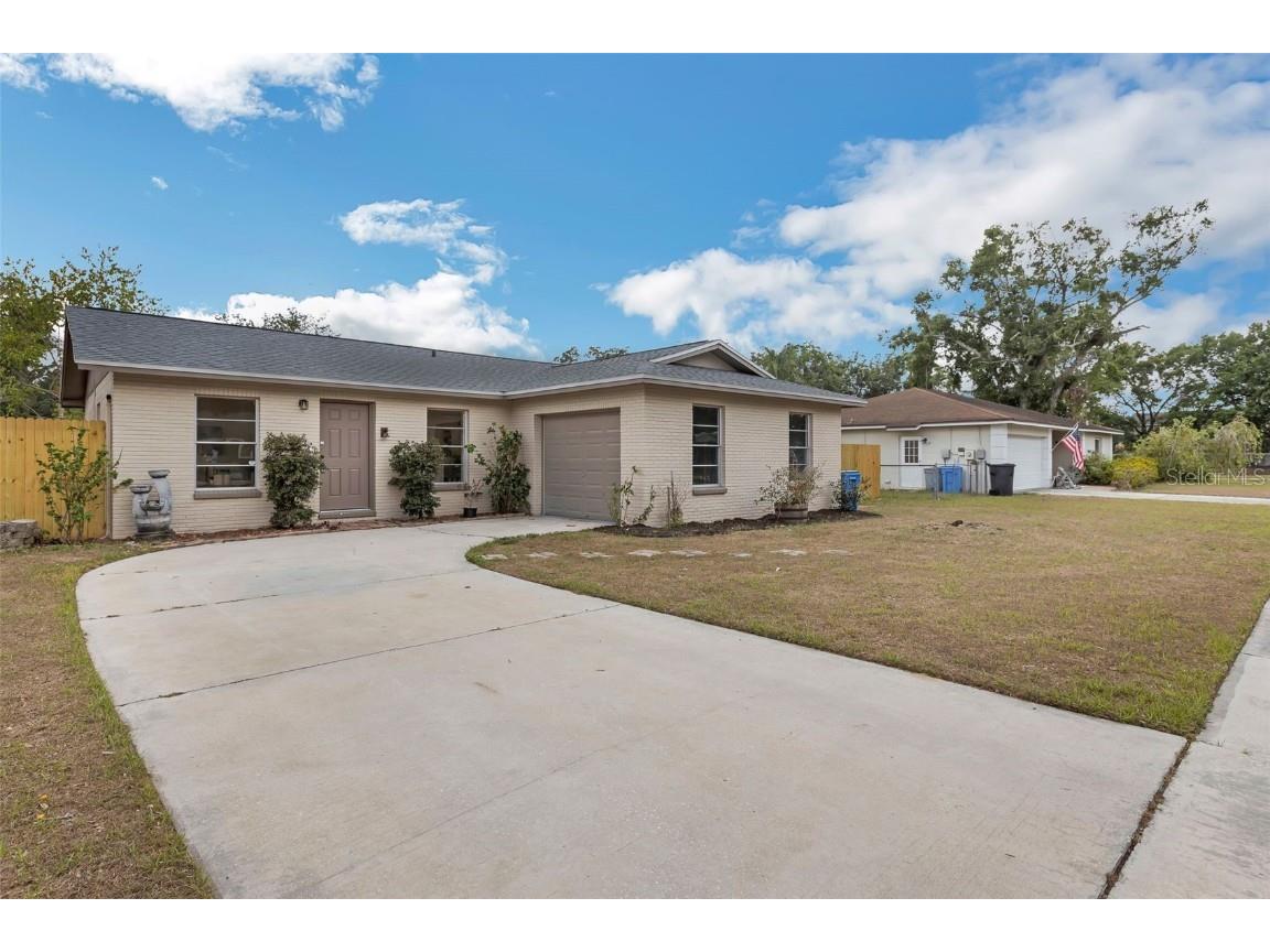 1818 Kim Acres Lane Dover FL 33527 TB8385414 image1