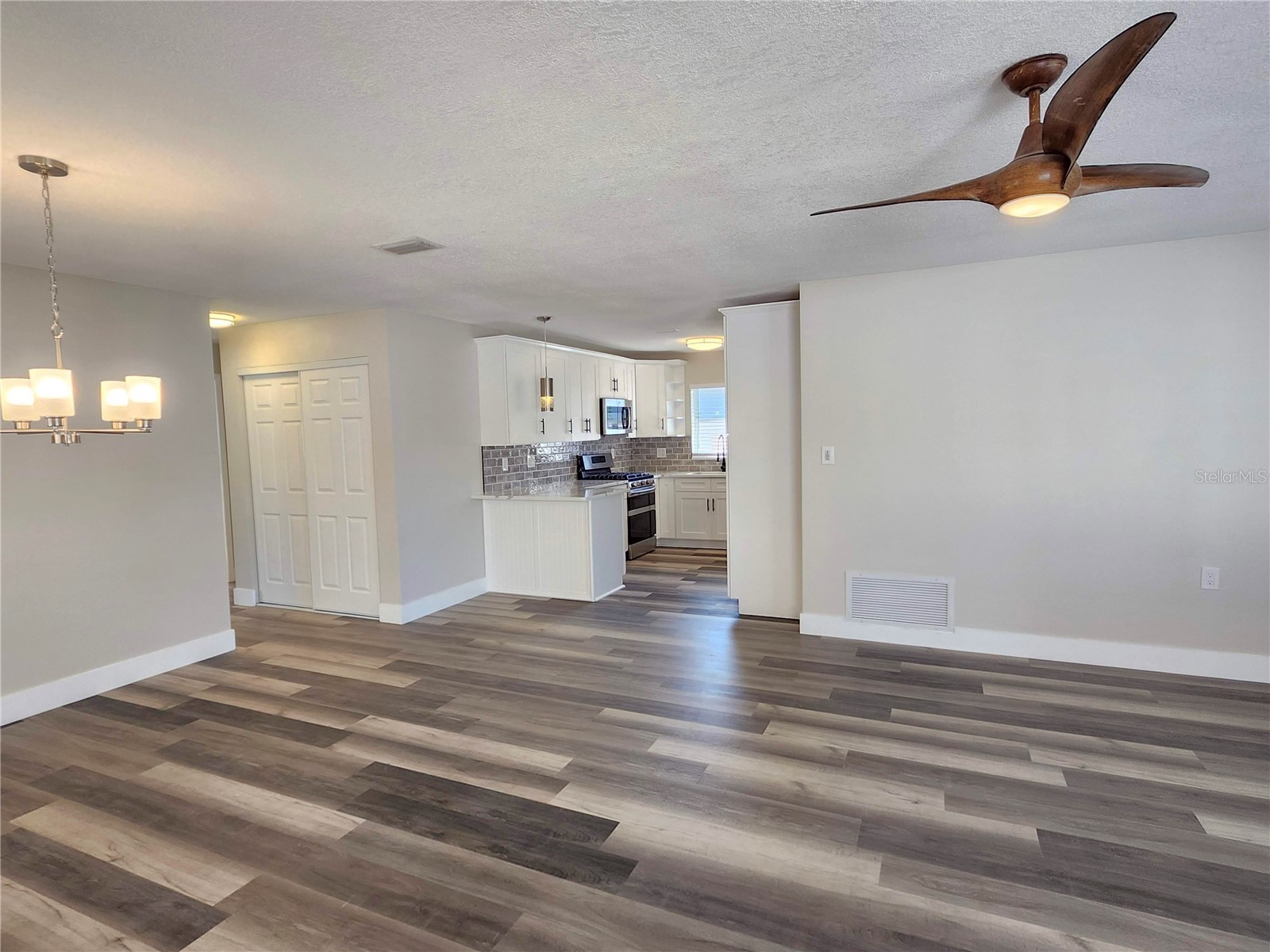 1818 Shore Acres Boulevard NE Saint Petersburg FL 33703 TB8454495 image5