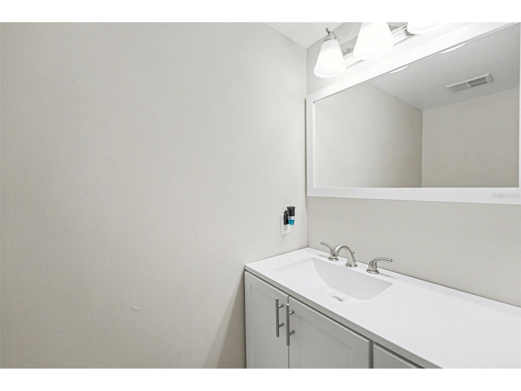 1819 Clearbrooke Drive Clearwater FL 33760 TB8498982 image5