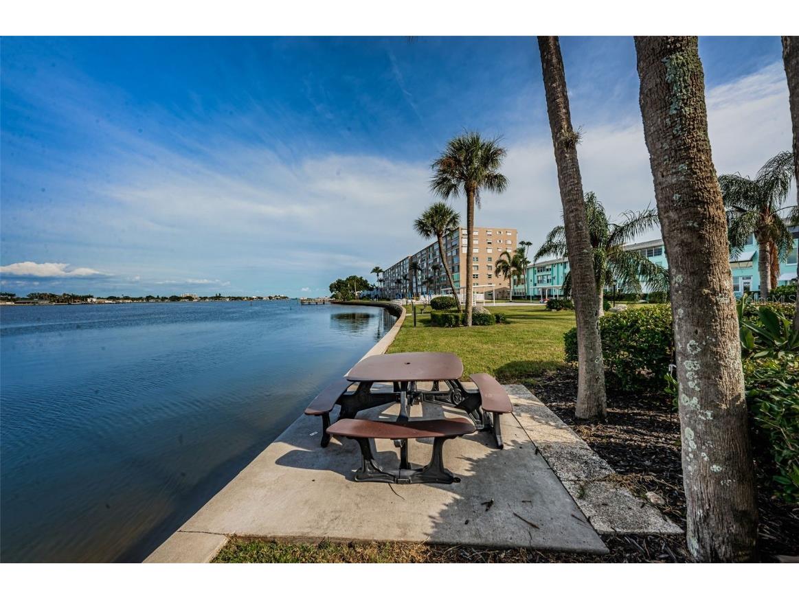 1819 Shore Drive S #101 South Pasadena FL 33707 - BOCA CIEGA BAY U8208371 image1