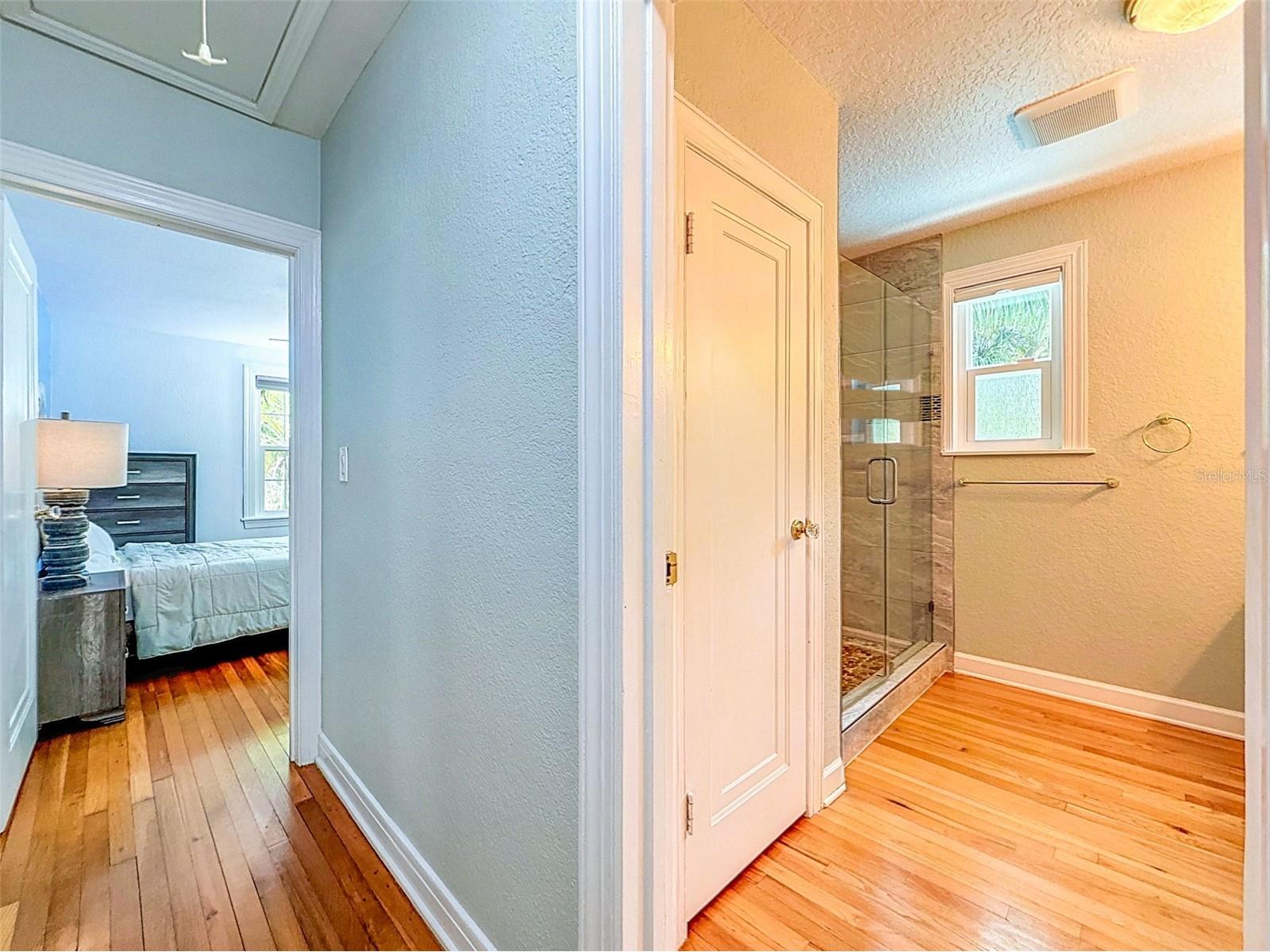182 29th Avenue N Saint Petersburg FL 33704 TB8522082 image35