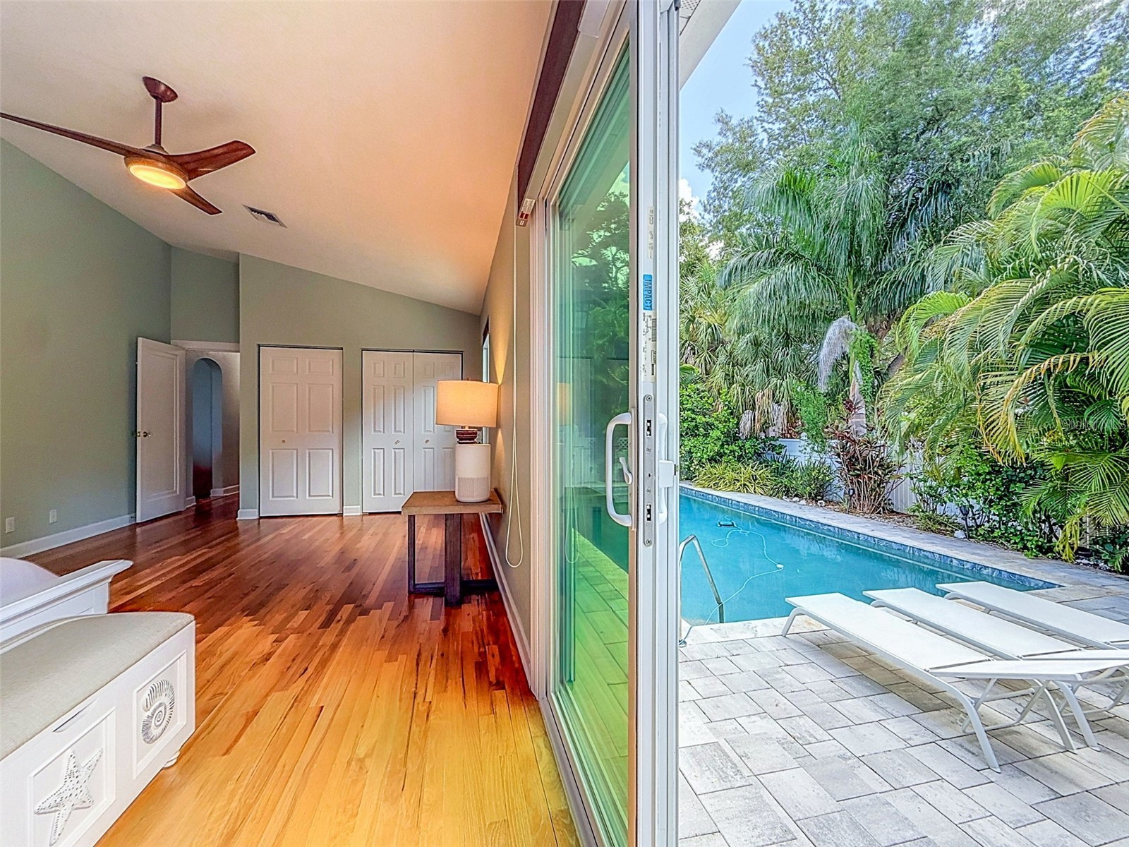 182 29th Avenue N Saint Petersburg FL 33704 TB8522082 image55