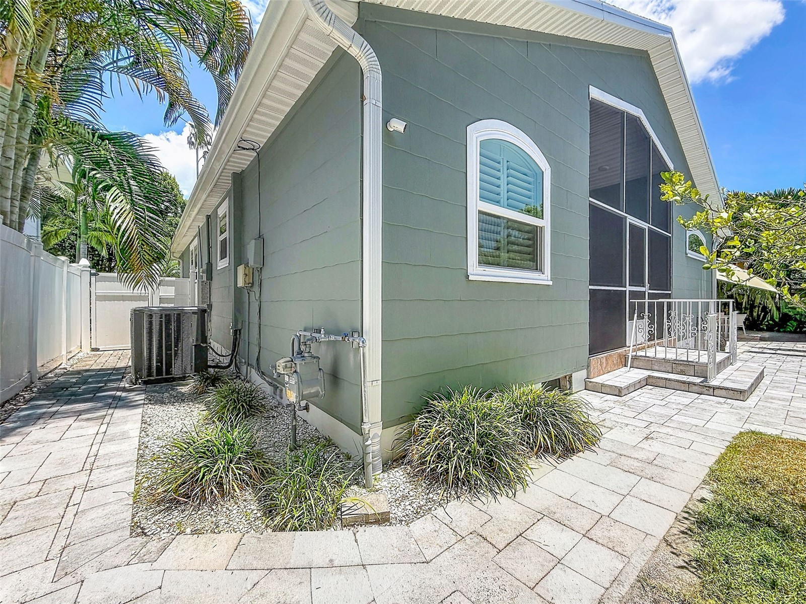 182 29th Avenue N Saint Petersburg FL 33704 TB8522082 image73