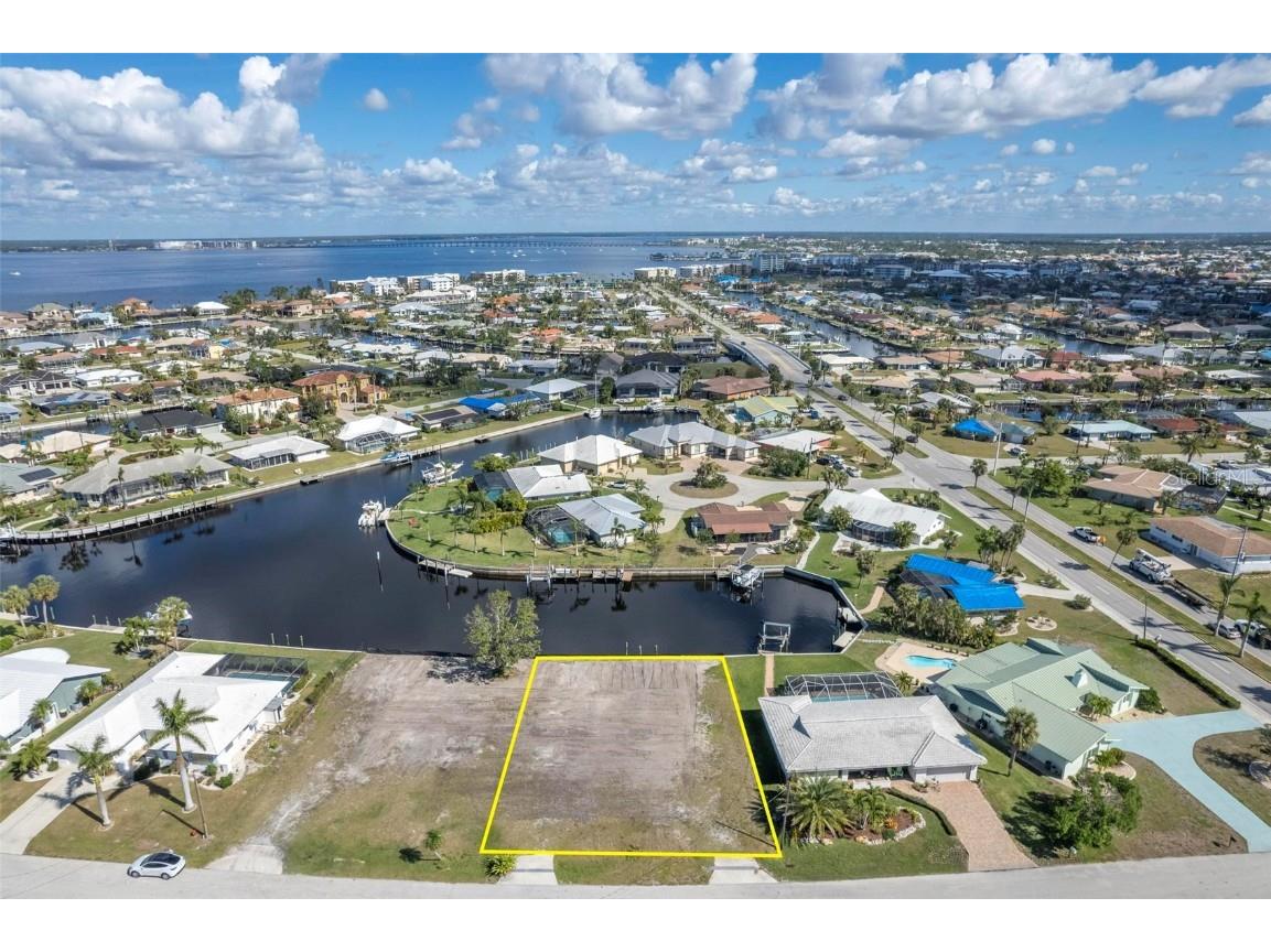 182 Crescent Drive Punta Gorda FL 33950 C7470642 image1