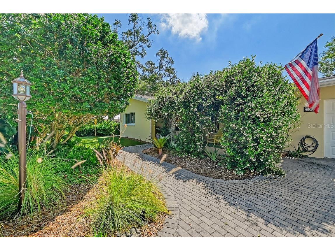 1820 Caribbean Drive Sarasota FL 34231 A4613713 image1