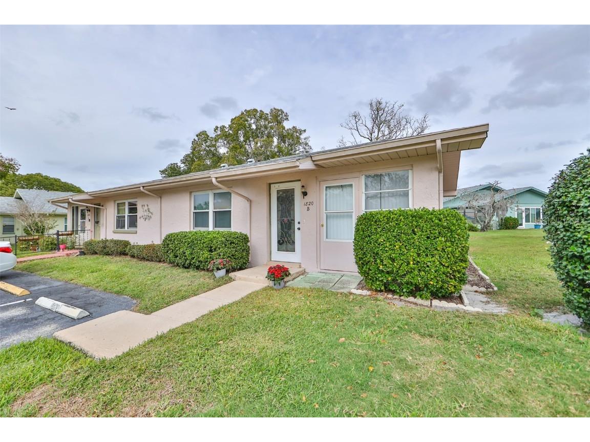 1820 Foxhunt Drive #B Sun City Center FL 33573 T3491536 image1