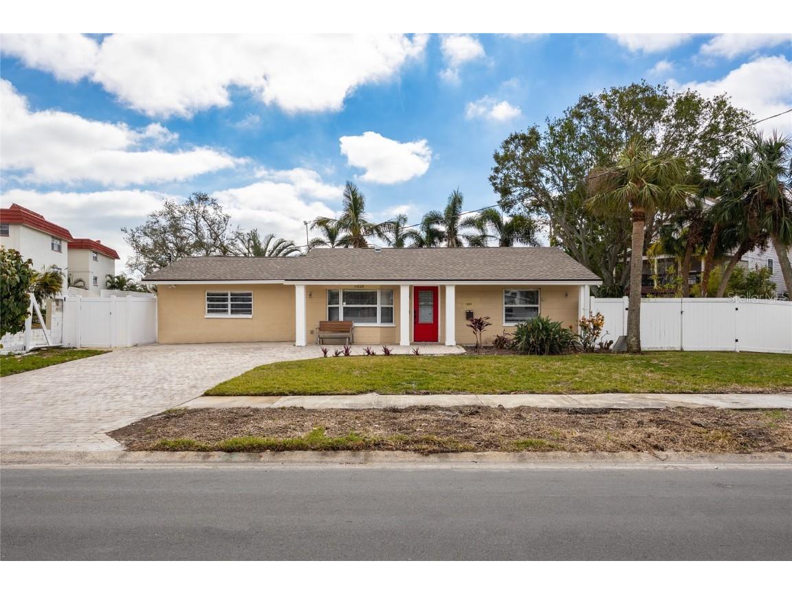 1820 Massachusetts Avenue NE Saint Petersburg FL 33703 TB8375966 image1