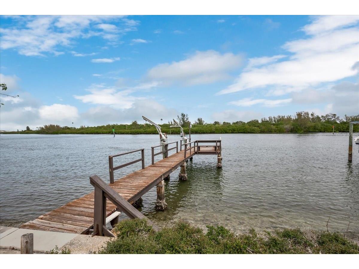 18205 Gulf Boulevard Saint Petersburg FL 33708 TB8423471 image6