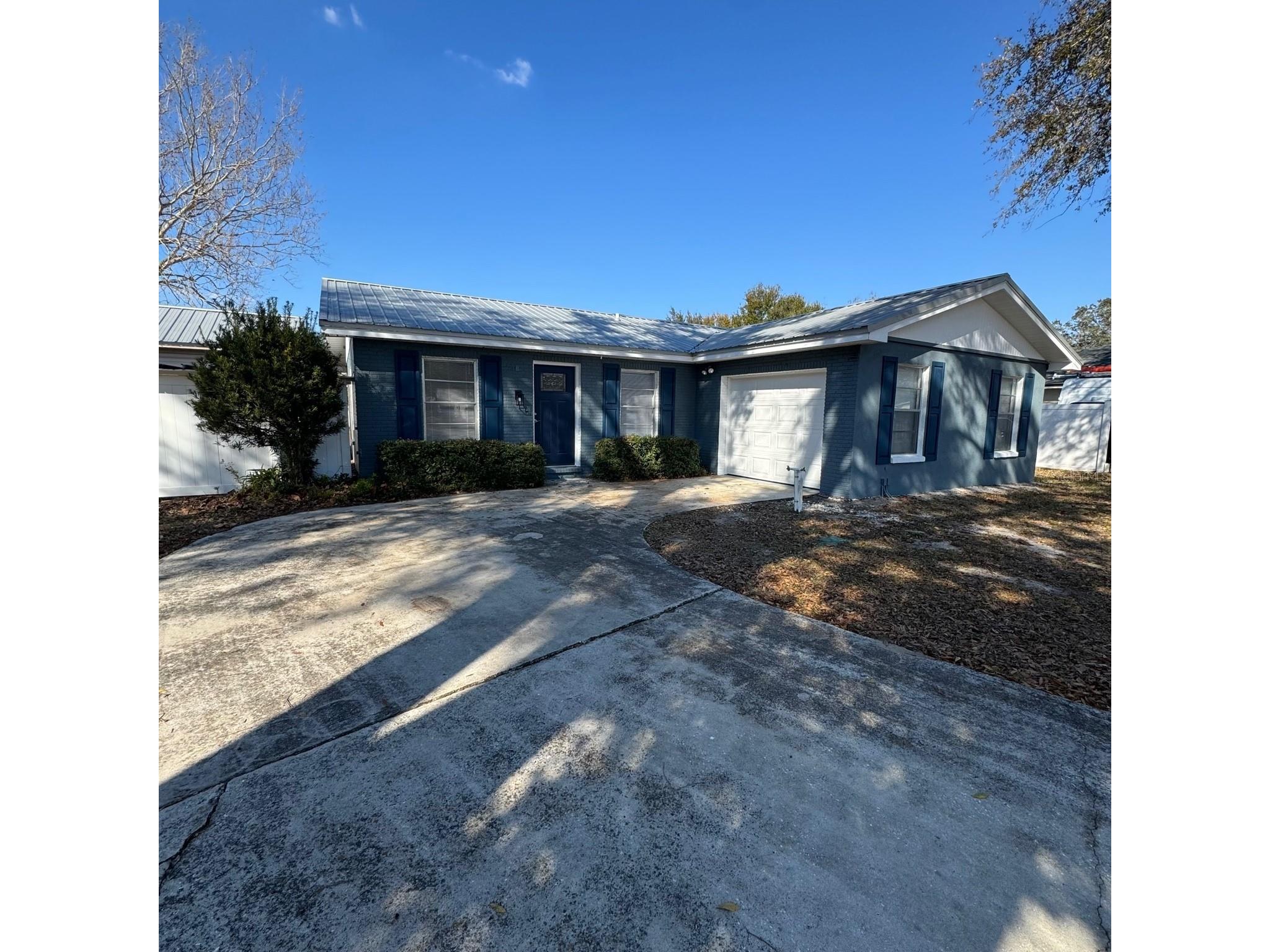 1821 Kim Acres Lane Dover FL 33527 TB8476240 image1