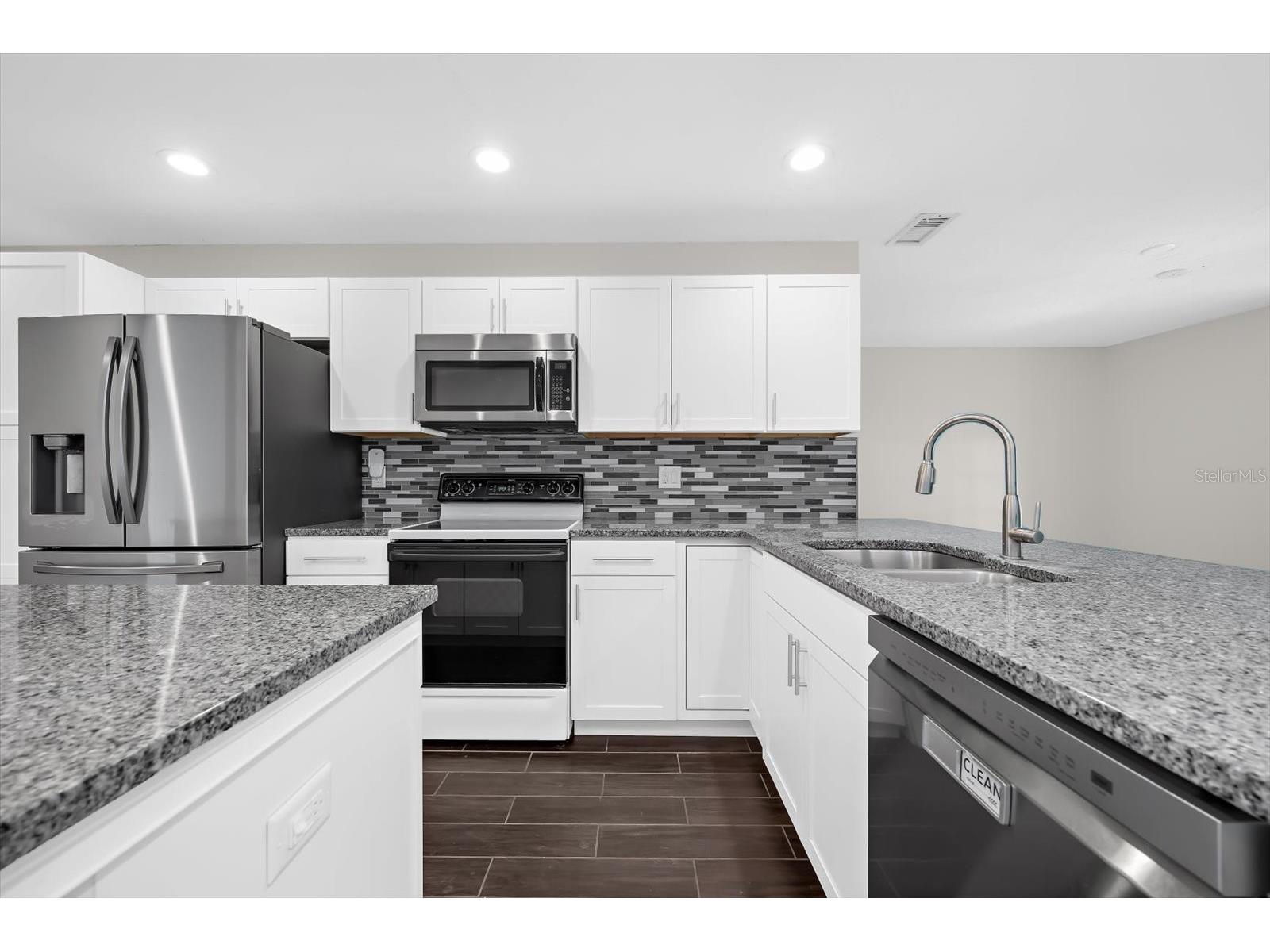 1821 Racimo Drive Sarasota FL 34240 A4690267 image13