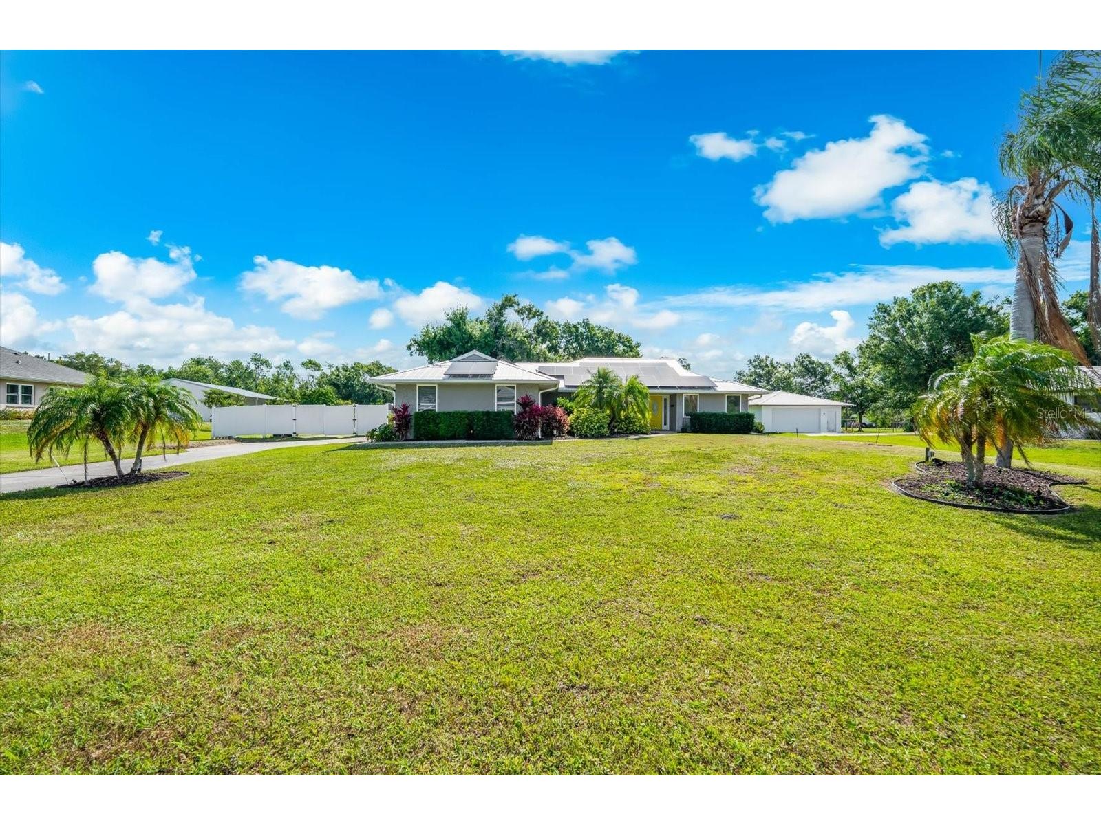 1821 Racimo Drive Sarasota FL 34240 A4690267 image4