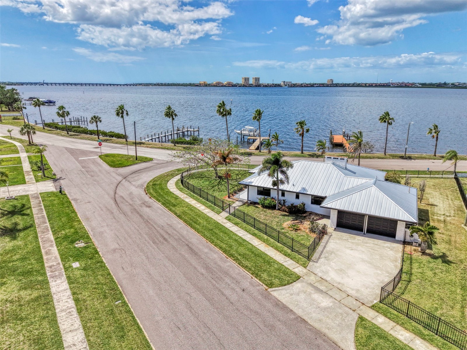 1822 Riverside Drive E Bradenton FL 34208 - MANATEE RIVER A4687798 image1