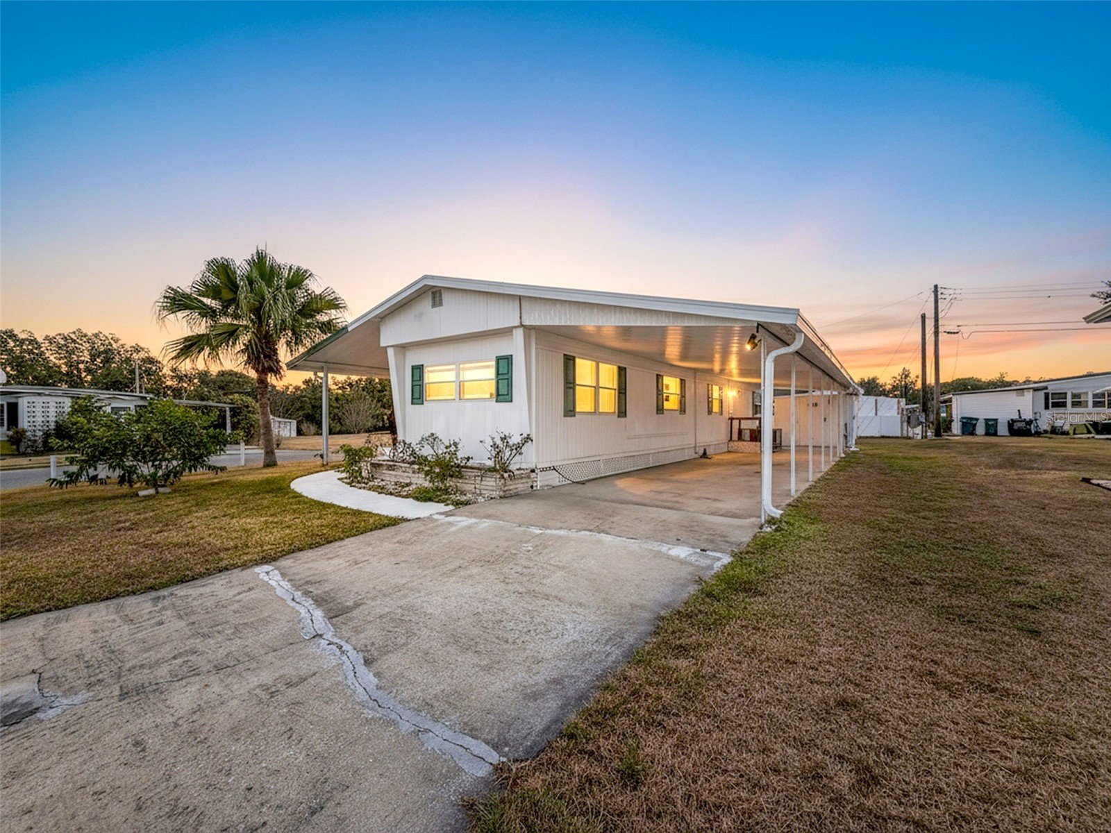 1823 Blue Lake Drive Lakeland FL 33801 L4958622 image1