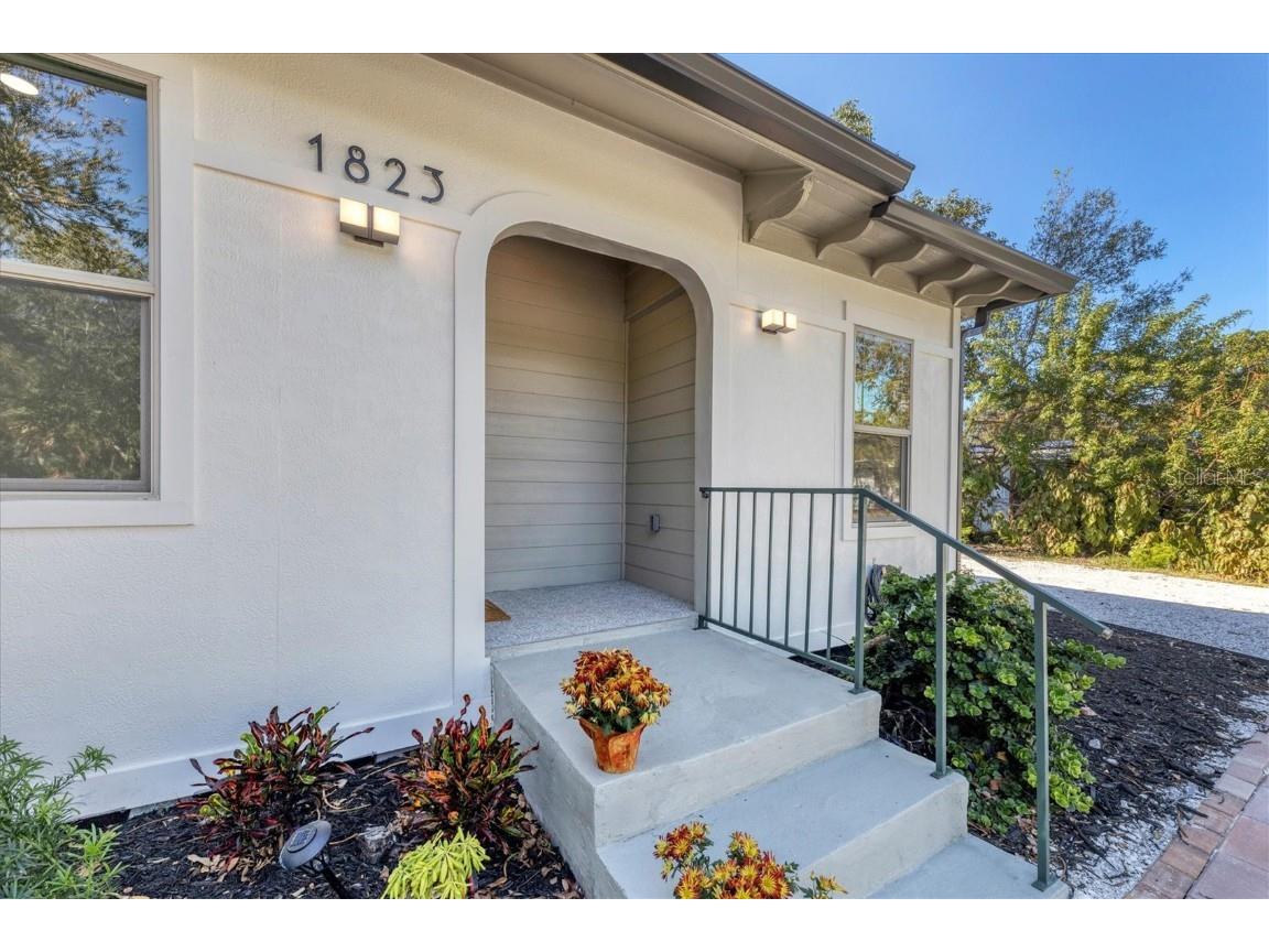 1823 Central Avenue Sarasota FL 34234 A4550659 image1