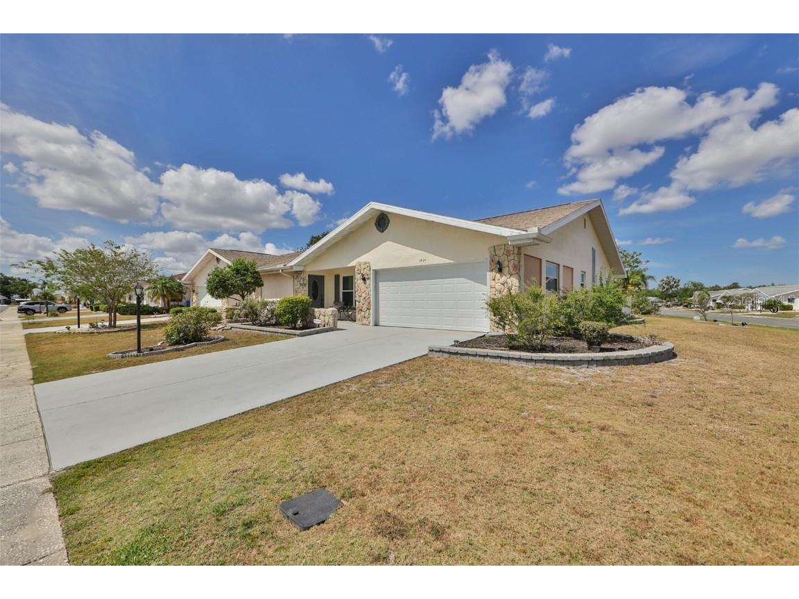 1824 Columbine Place Sun City Center FL 33573 T3436355 image1