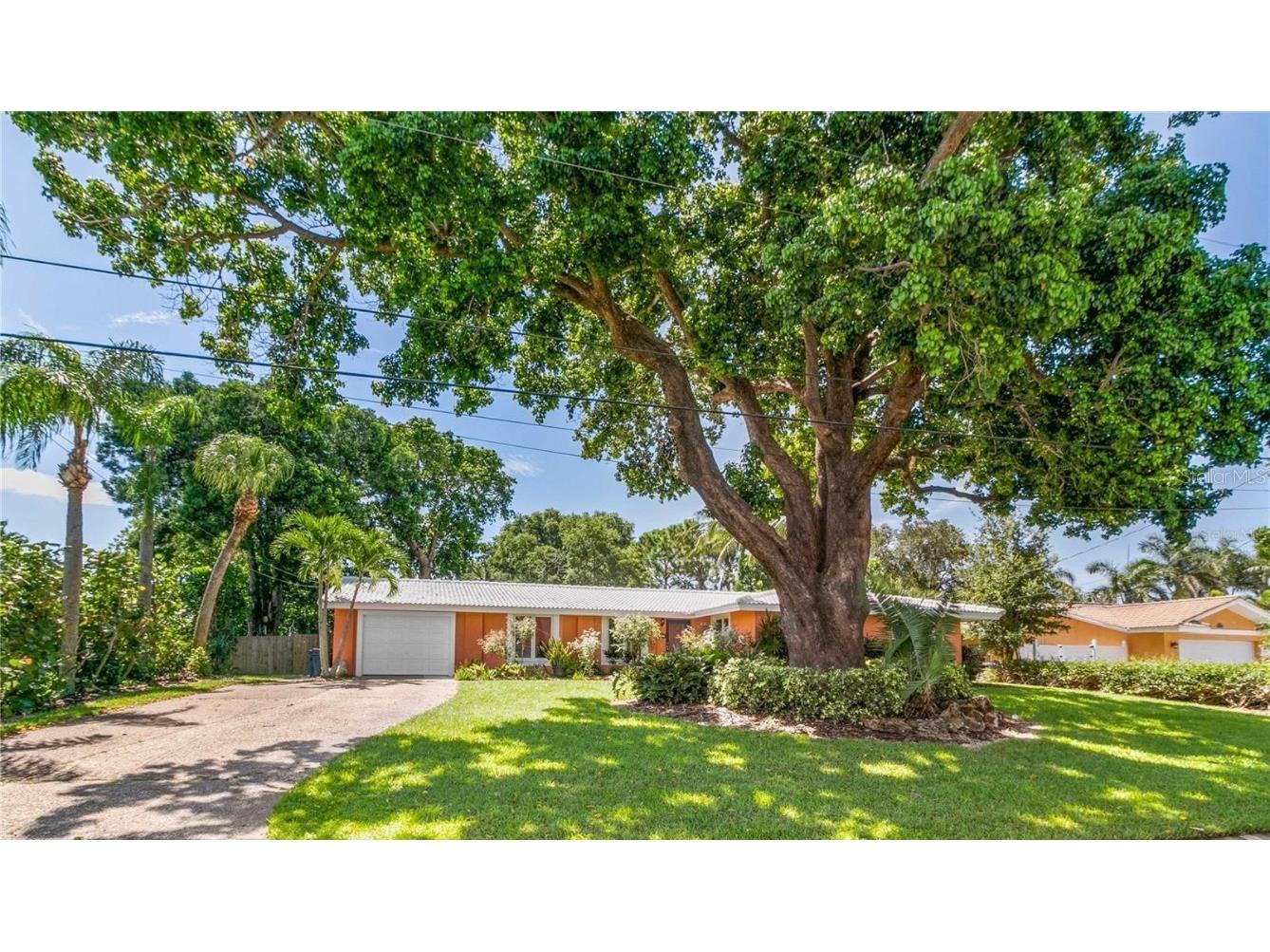 1824 Southpointe Drive Sarasota FL 34231 A4510021 image1