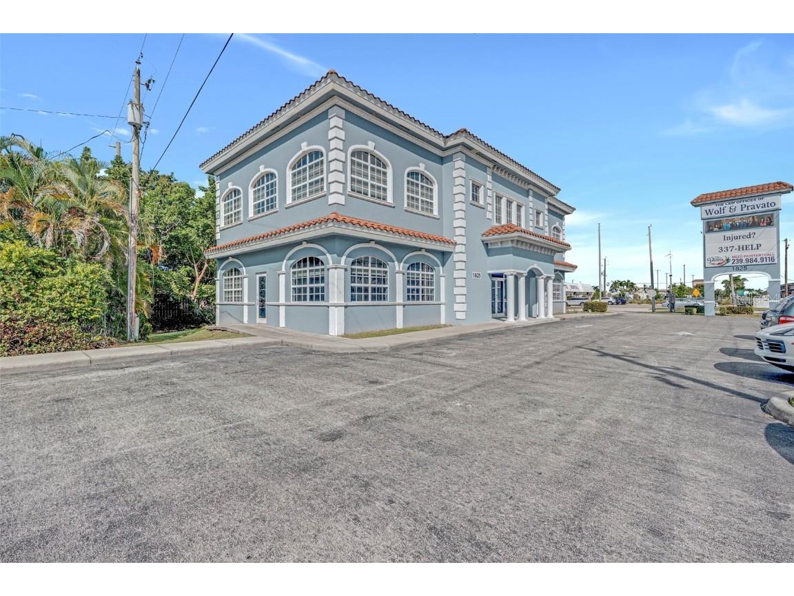 1825 Colonial Boulevard Fort Myers FL 33907 C7516596 image2