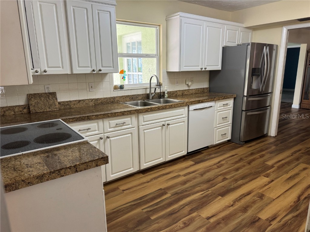 1825 Par Place Sarasota FL 34240 A4659448 image10