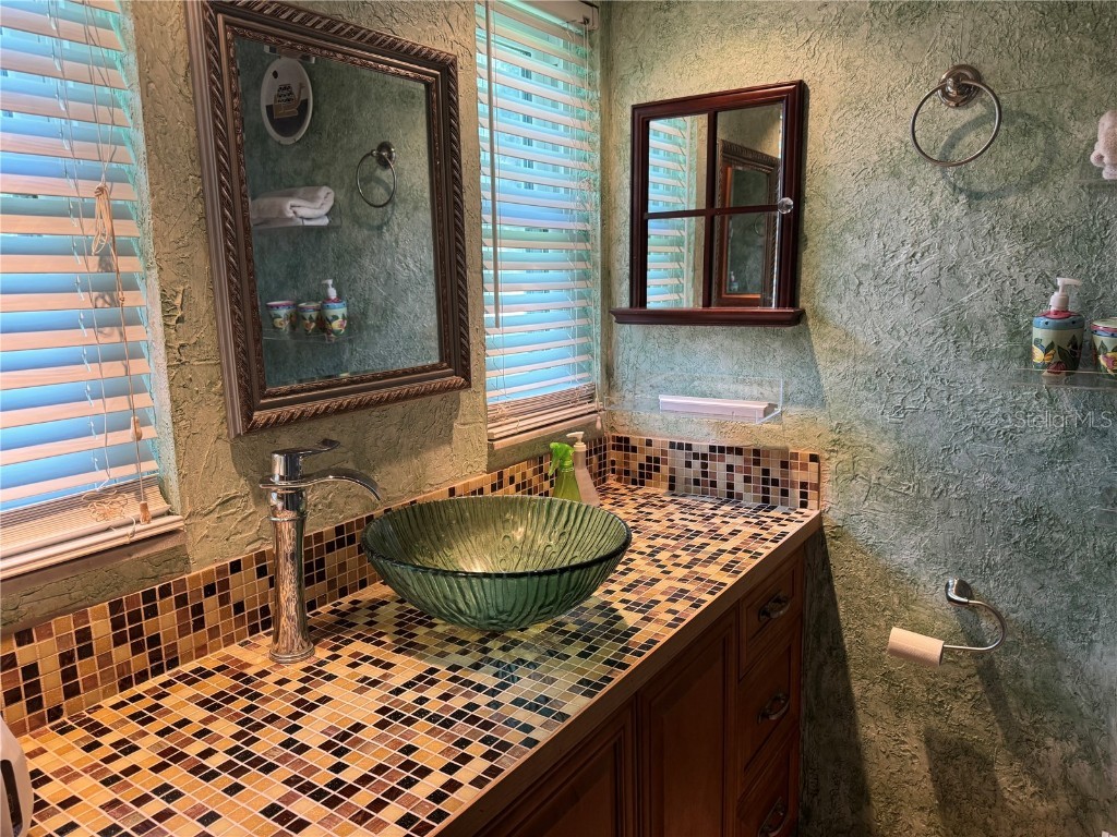 1825 Par Place Sarasota FL 34240 A4659448 image16