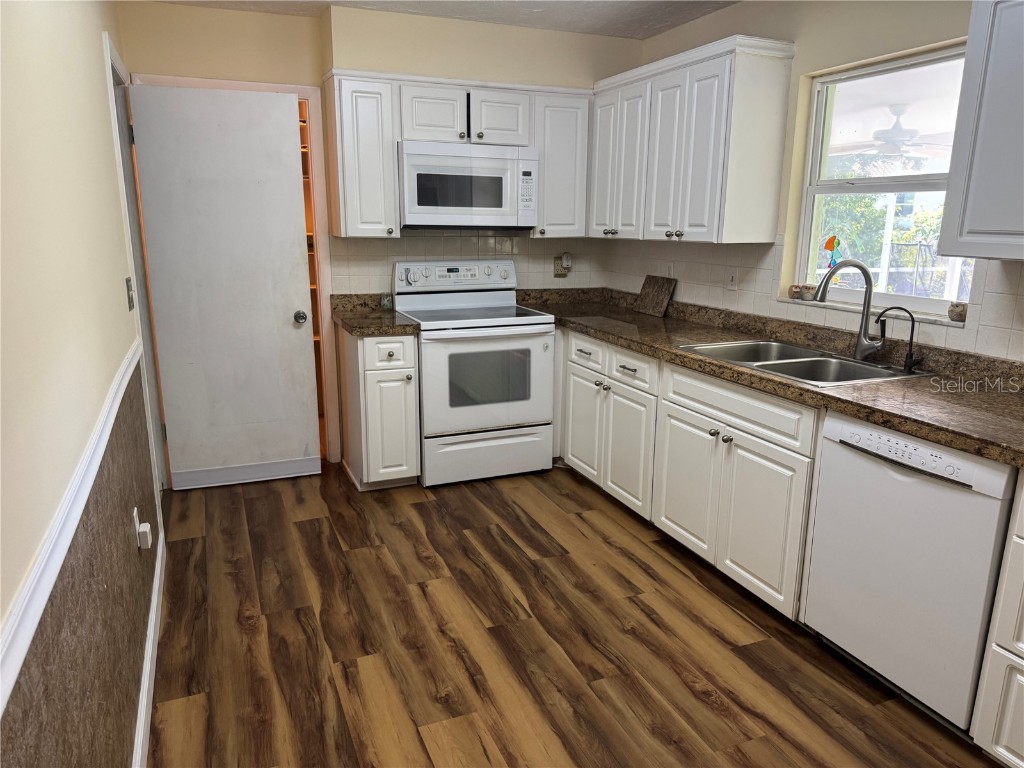 1825 Par Place Sarasota FL 34240 A4659448 image8