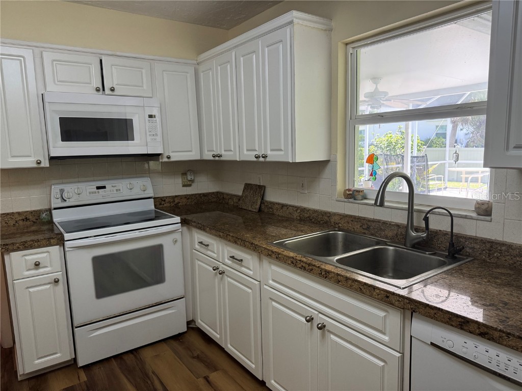 1825 Par Place Sarasota FL 34240 A4659448 image9