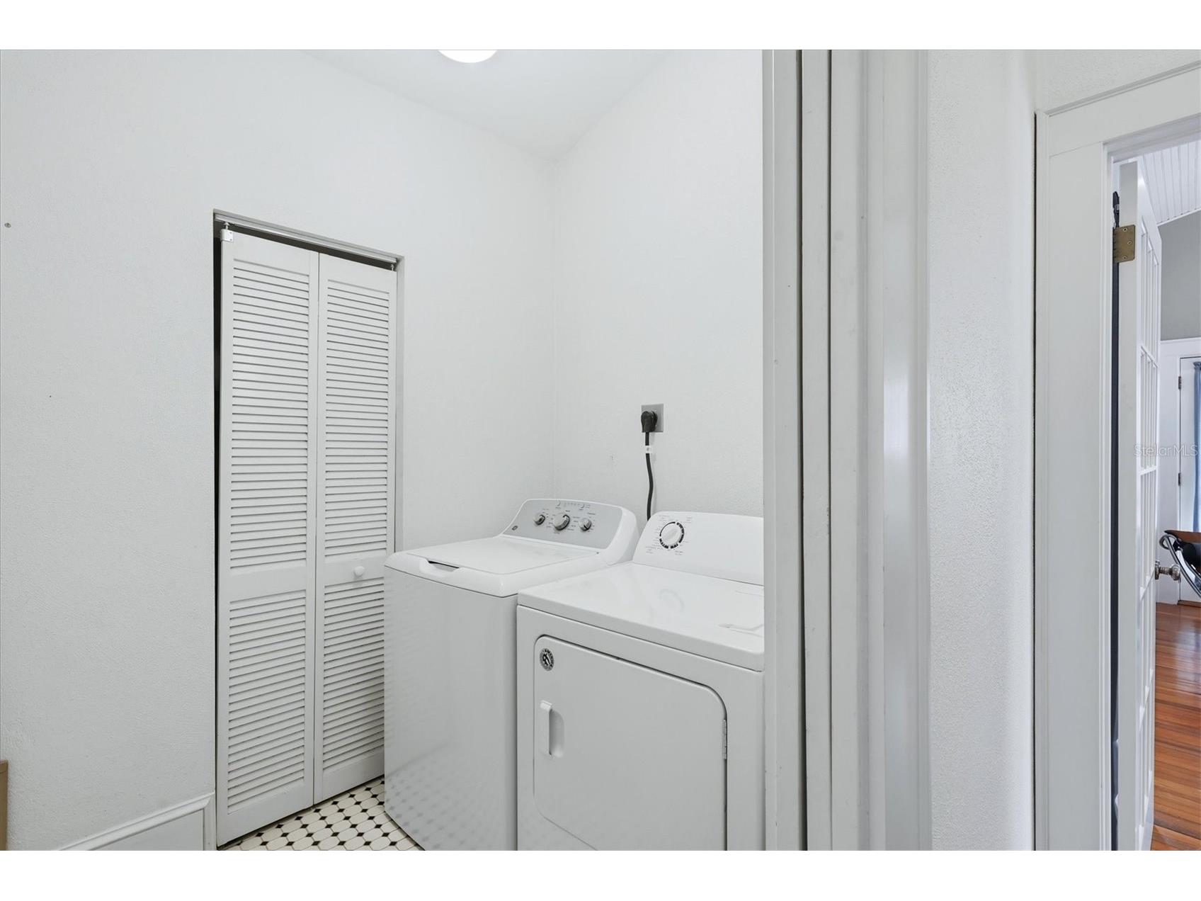 1828 Grove Street Sarasota FL 34239 A4694432 image27