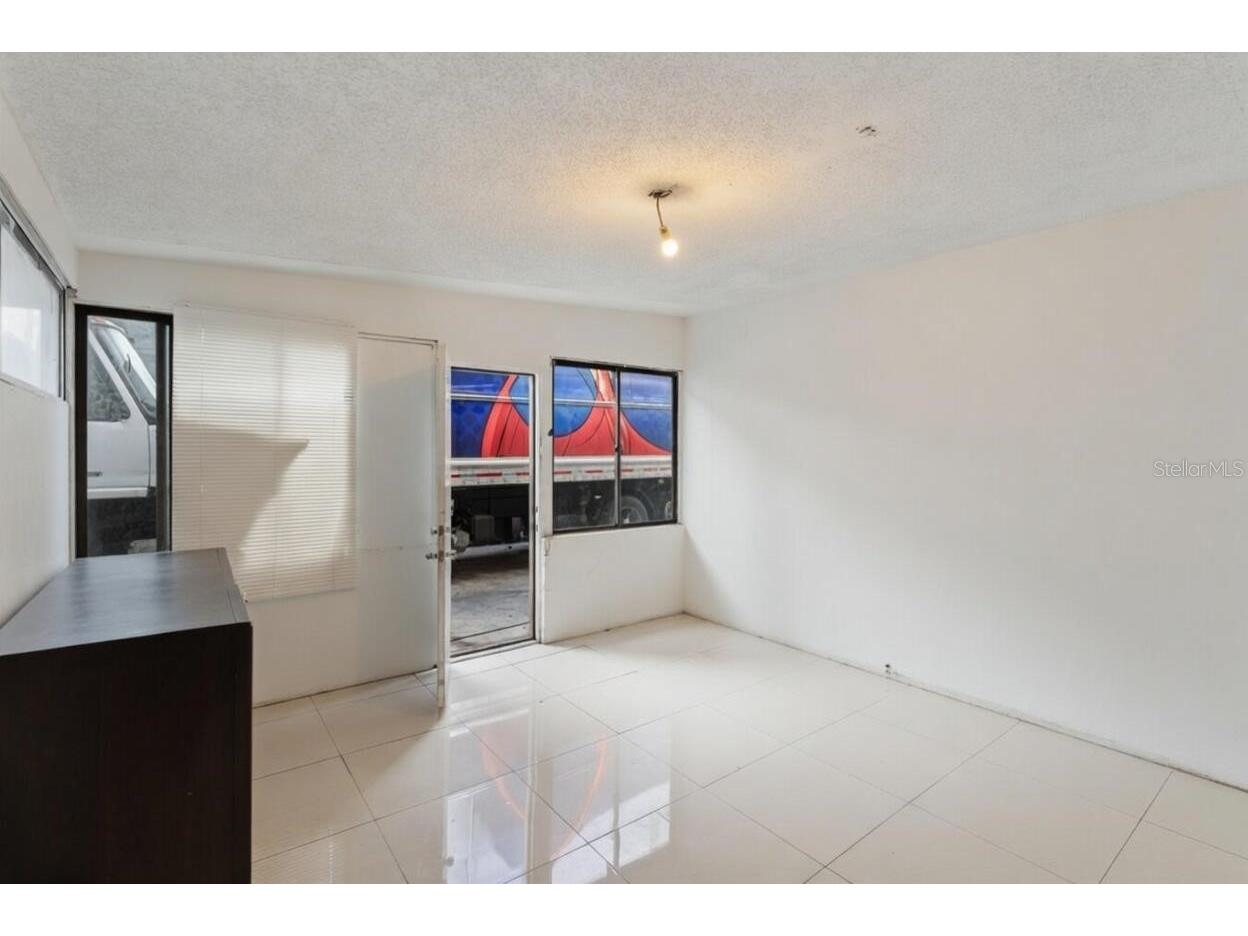 1829 5th Miami FL 33125 O6412208 image10