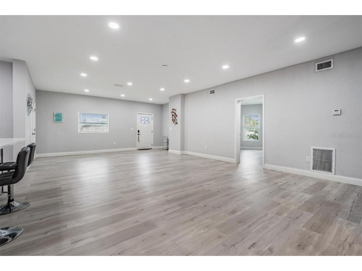 1830 20th Street S Saint Petersburg FL 33712 U8237071 image4