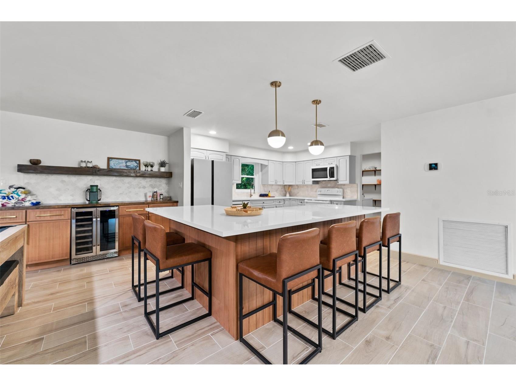 1830 Lakeview Rd Clearwater FL 33764 TB8496716 image3