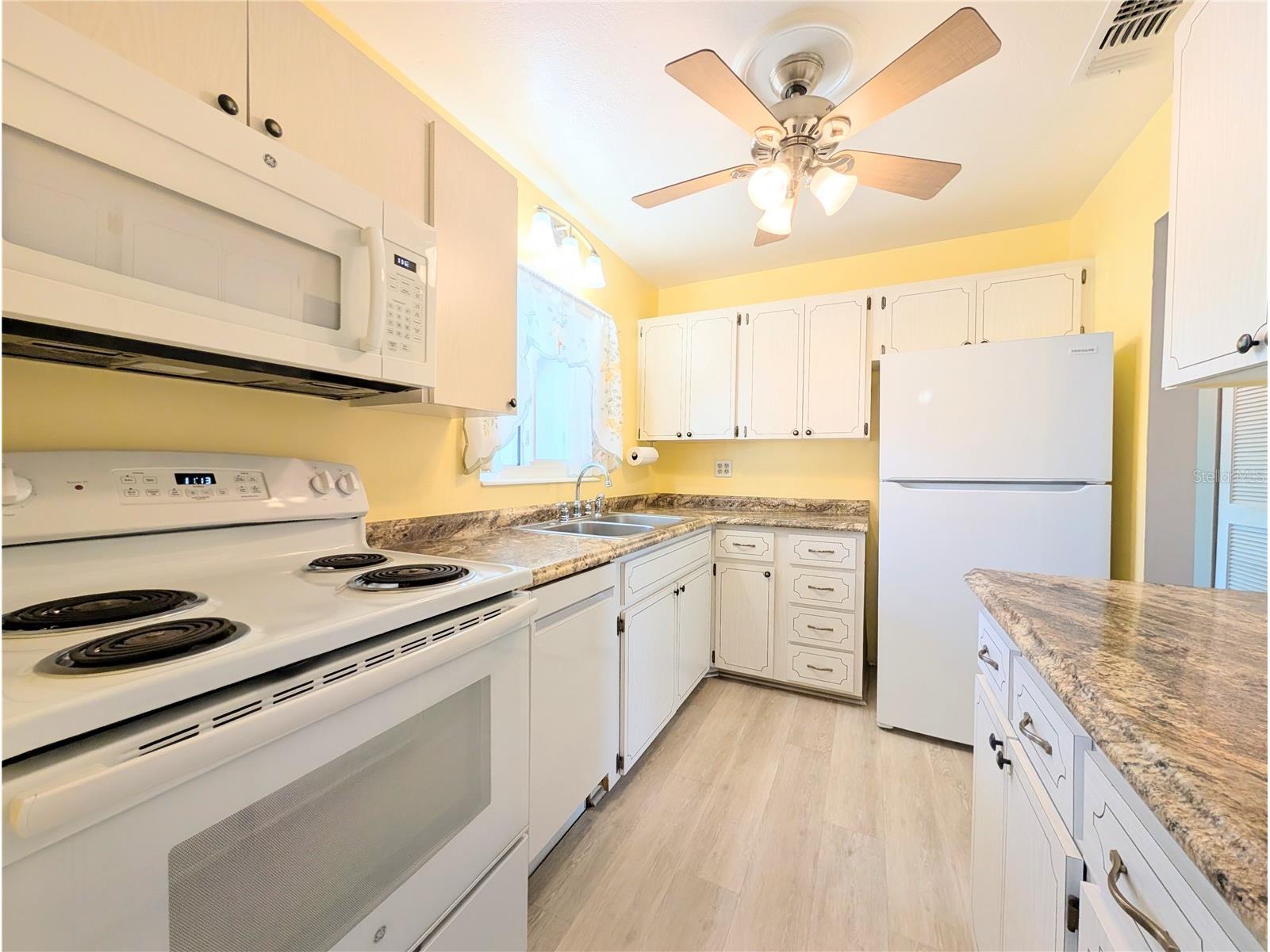 1830 Sunny Drive #D31 Bradenton FL 34207 A4679622 image3