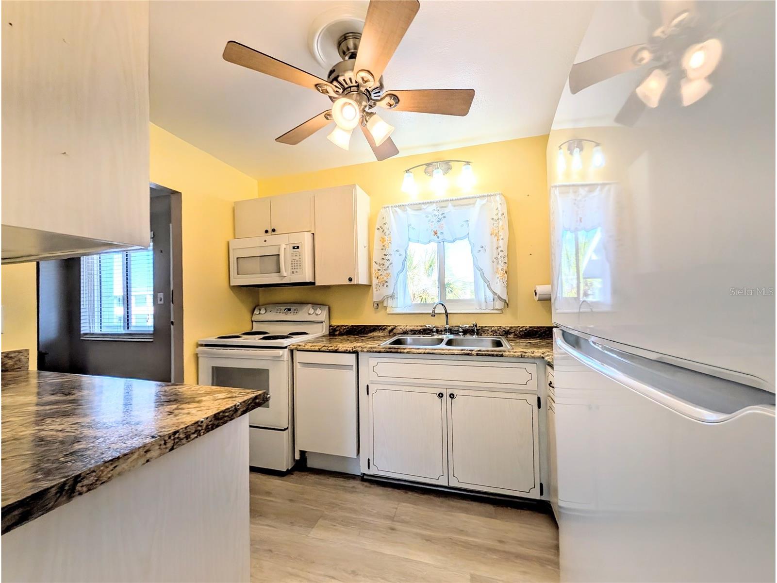 1830 Sunny Drive #D31 Bradenton FL 34207 A4679622 image4