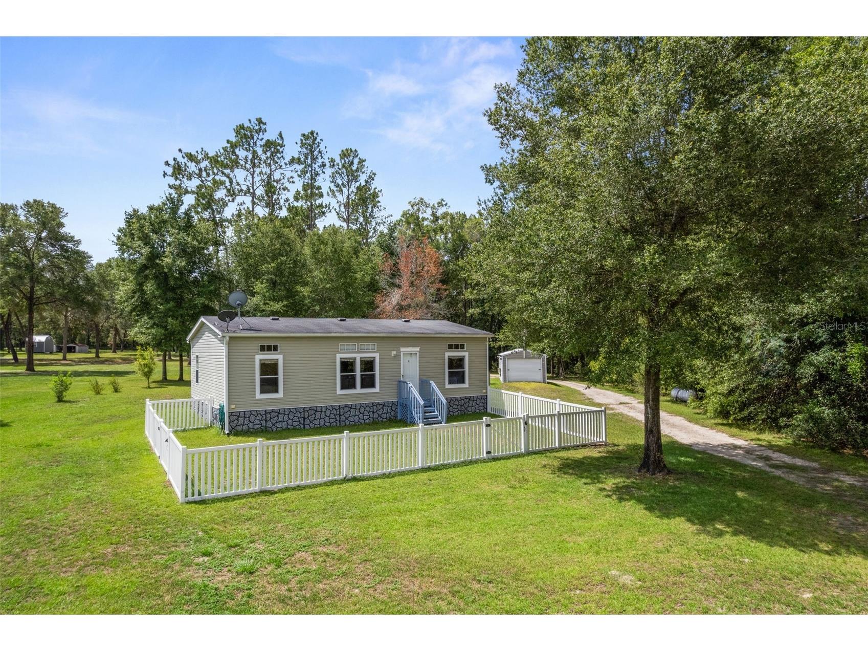 18303 SW 27th Street Dunnellon FL 34432 W7887413 image1