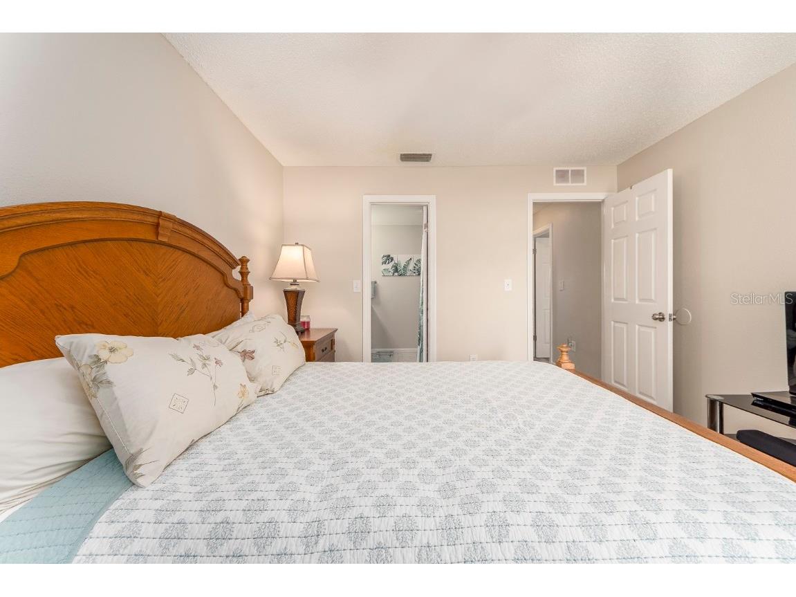 1832 Seton Drive Clearwater FL 33763 TB8427548 image23