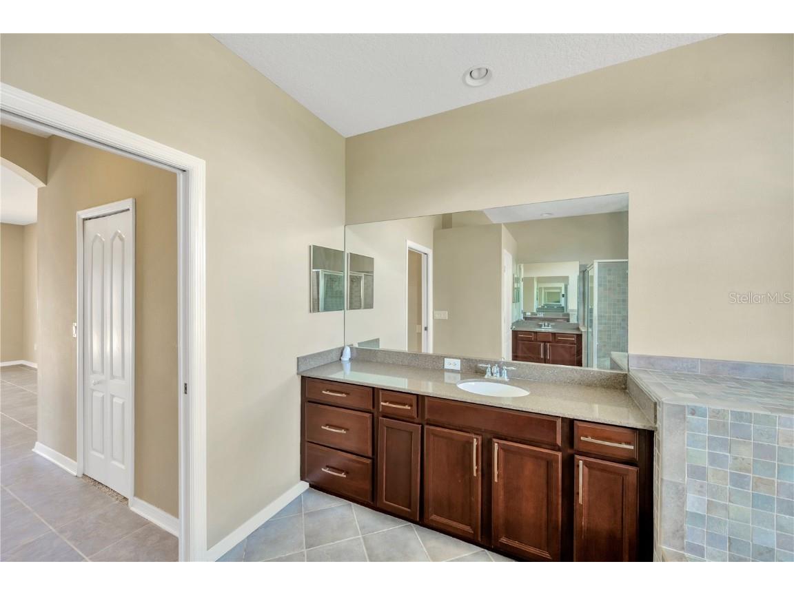 1833 Mira Lago Circle Ruskin FL 33570 TB8432914 image21
